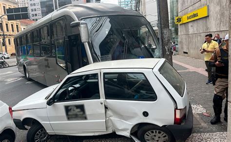 Motorista De Ligeirinho Passa Mal E Provoca Acidente No Centro De Curitiba