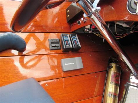 Chris Craft Triple Cockpit Runabout Runabout For Sale Yachtworld