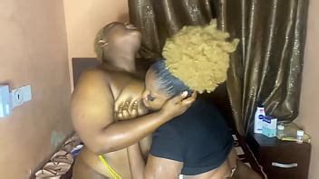 Dos niñas afroamericanas jugando con sus consoladores XVIDEOS