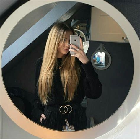 Pin By Clara On Tumblr Ideas Mirror Selfie Poses Blonde Girl Selfie