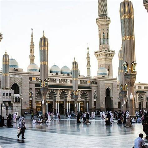 Beautiful Scene Captured Outside Masjid Al Nabawi As The Believers Walk