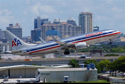 N923AN American Airlines Boeing 737 823 WL Photo By Wade DeNero ID