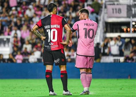 Beso A Messi Lindo Gesto De Leo Con Newells Y El Jugador Que Se Llevó