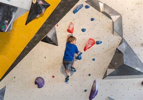 Indoor Bouldering | Schools & Youth Activities | Cumulus Outdoors