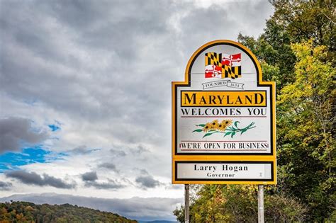 Premium Photo | A maryland welcomes you sign on the highway marking the ...