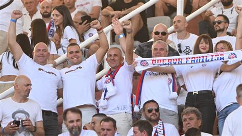 Slobodna Dalmacija Dan velikih derbija na Poljudu Hajduk predvečer