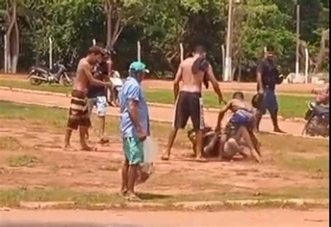 Vídeo Jovem é linchado durante briga generalizada em ponto turístico