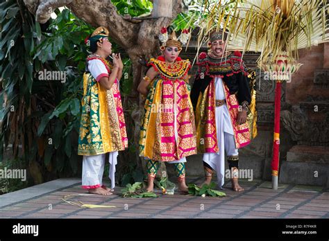 Bailes Barong Y Kris Tradicional Danza Balinesa Ubud Bali Indonesia