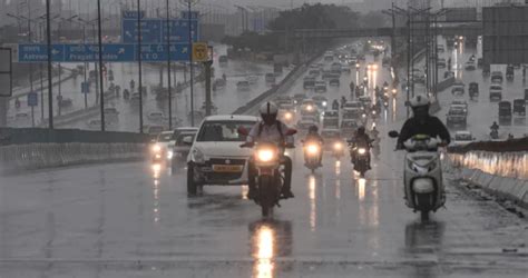 Weather Update Delhi Likely To Witness Cloudy Sky With Light Rain Dynamite News