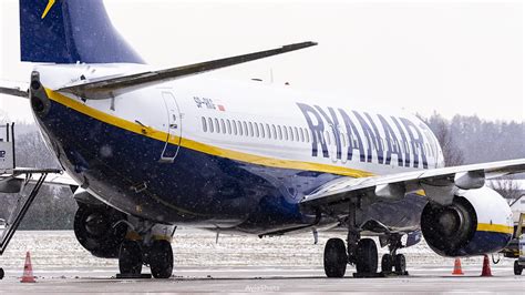 Ryanair B738 SP RKG AviaShots Konrad Wyszynski Flickr