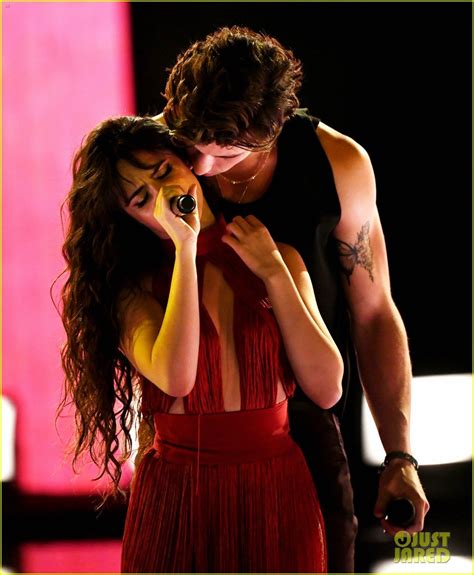 Shawn Mendes Camila Cabello Heat Up Amas With Senorita