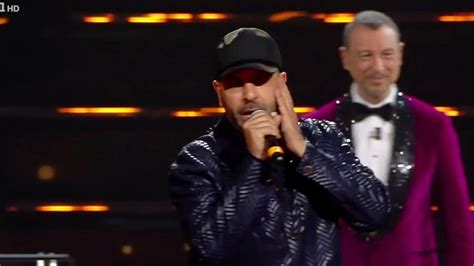 Sanremo Ospite Checco Zalone Poco Ricco Cenerentola Trans E