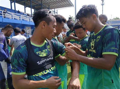 Penghormatan Tragedi Kanjuruhan Para Pemain Persib Lakukan Hal Ini