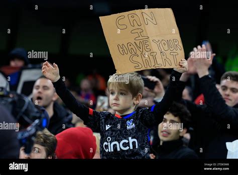 Manchester United Kingdom 16th Dec 2023 Young Palace Fan Pleads For