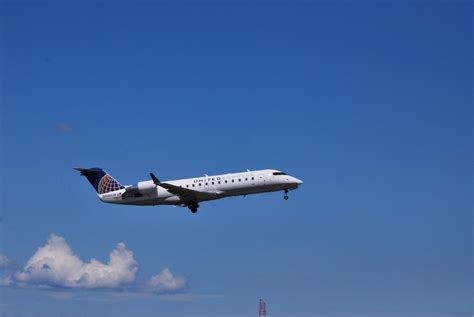 A United Airlines Bombardier CRJ-200 taking off from Victoria ...