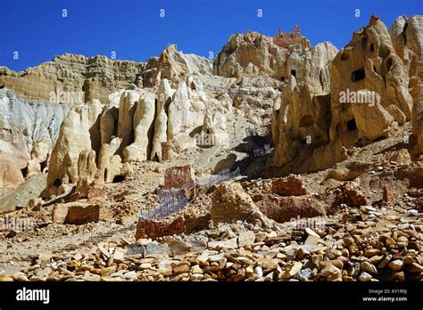 Khyunglung Caves In The Garuda Valley Tibet Stock Photo Alamy