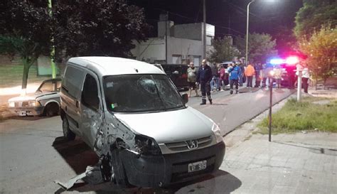 Conduciendo borracho apiló a tres vehículos estacionados La Brújula 24