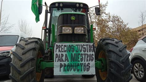 Movilizaciones Del Sector Tractoradas En Granada Valladolid Y