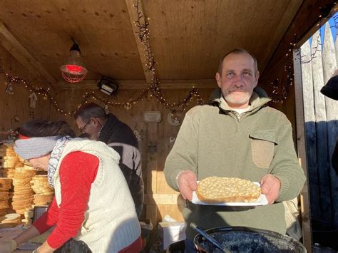 EN IMAGES En Vendée la féerie du marché de Noël de Tiffauges attire