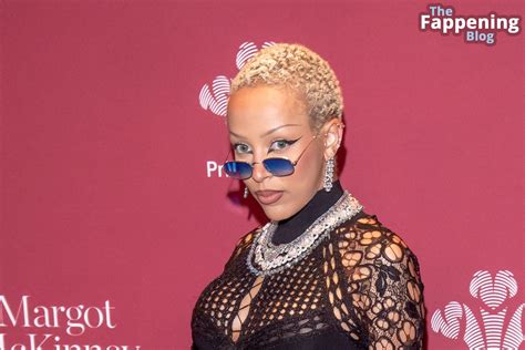 Doja Cat Flaunts Her Sexy Legs At The Princes Trust Global Gala