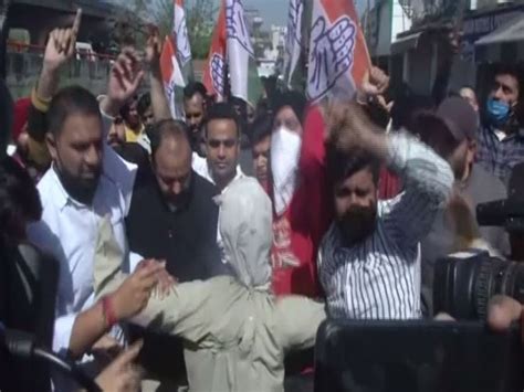 Congress Workers Burn Effigy Of Ghulam Nabi Azad For Praising Pm