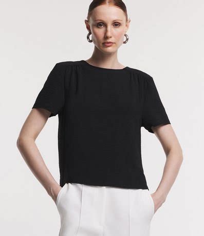 Blusa Básica con Detalle de Pliegues en los Hombros Renner