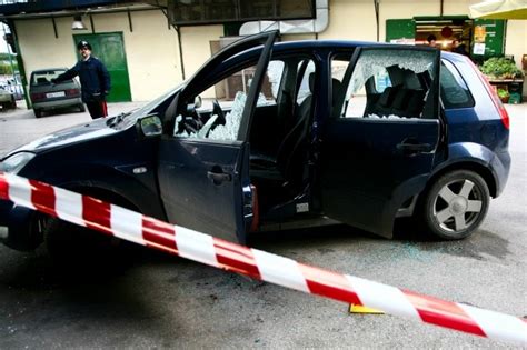 Ponticelli Enne Gambizzato Con Due Colpi Di Pistola In Un Agguato