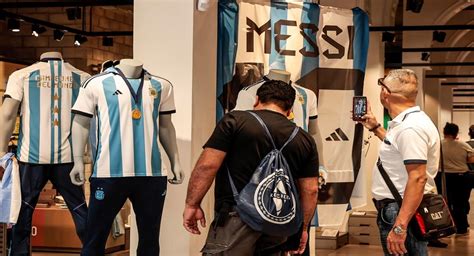 Selección Argentina Salió A La Venta La Camiseta Con Las Tres