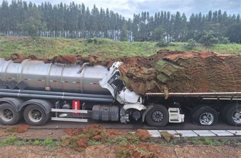 Jornal A Bigorna Caminhoneiro Morre Após Colisão Traseira Na Rodovia