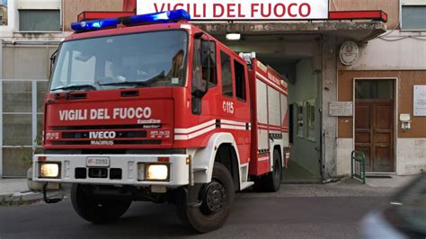 APS Iveco Eurofire 150E28 4x4 Vigili Del Fuoco Messina In Sirena YouTube