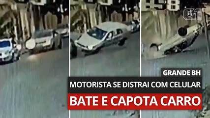 Motorista Se Distrai Celular Bate E Capota Carro Em Rua Da Grande