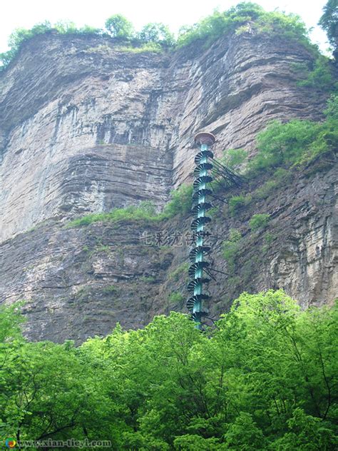 中国第一旋梯太行山旋转楼梯绝壁天梯西安七彩龙装饰工程有限公司