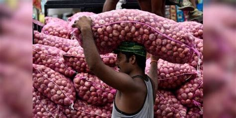 Govt S First Kanda Express To Transport 1 600 Tonnes Of Onions To