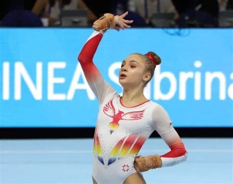 Gimnasta constănțeană Sabrina Voinea la un pas de prima sa medalie