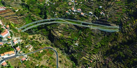 Construção da via rápida Câmara de Lobos Ribeira Brava 2º troço