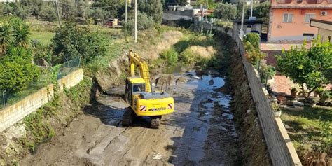 Catanzaro Manutenzione Ordinaria Canaloni E Caditoie In Corso Pulizia