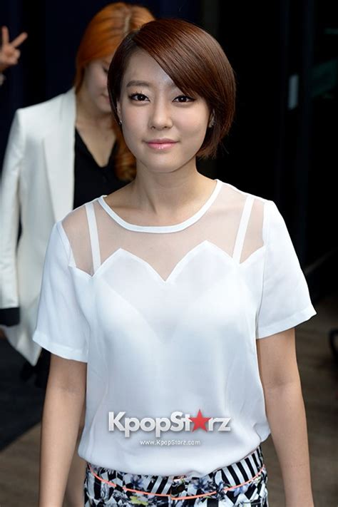 Rainbow Attends Estee Lauder Launch Event Photos Kpopstarz