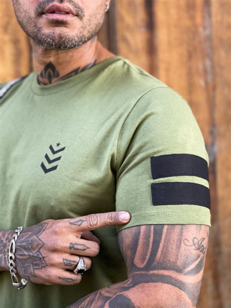 Camiseta Verde Militar Long Line Premium Volk Culture Volk Culture