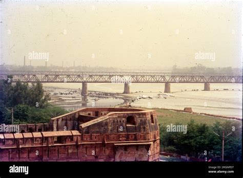 Bridge over Jamuna River, Delhi, India Stock Photo - Alamy