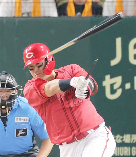 【広島】末包昇大、守備で魅せた！左翼フェンス際の大飛球をジャンプ好捕の超美技で失点を防ぐ スポーツ報知