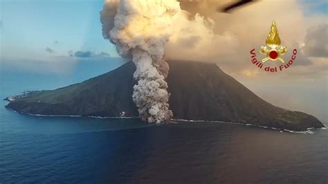 Italien H Chste Alarmstufe Am Stromboli Kilometerhohe Aschewand Und