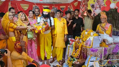 कृष्ण जन्म की कथा में भजनों की धुन पर झूम उठे श्रद्धालु Devotees