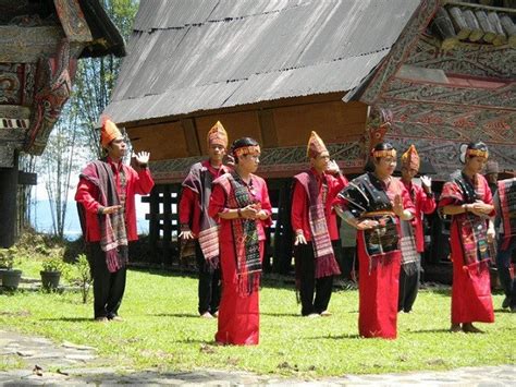 Lingkaran Makna Dibalik Tarian Tor Tor Sumatera Utara