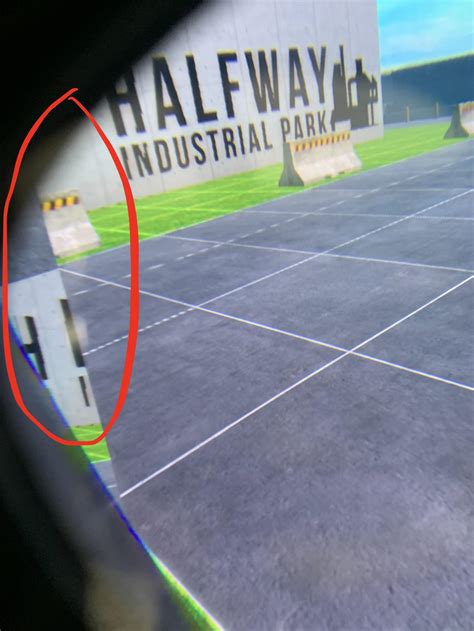 does anyone else have this weird issue with the right lense? it