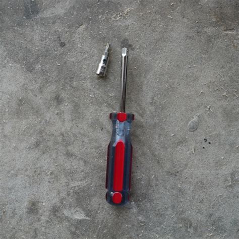 screwdriver handle  square socket tip  borg