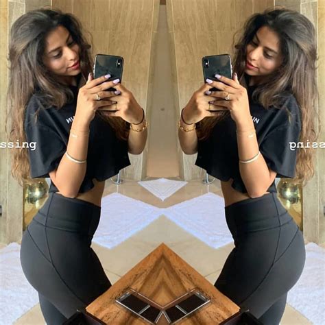 Suhana Khans These 7 Mirror Selfie Pictures Are Surely Not A Miss