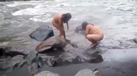 Desi Bhabhi Bathing Caught Nude Video ThisVid