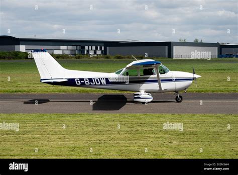 Cessna Light Aircraft Airfield Fotos Und Bildmaterial In Hoher