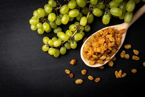 Premium Photo Raisin And Green Grape