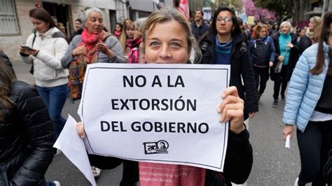 Marcha de docentes a Gobernación con alto acatamiento Amsafé inició